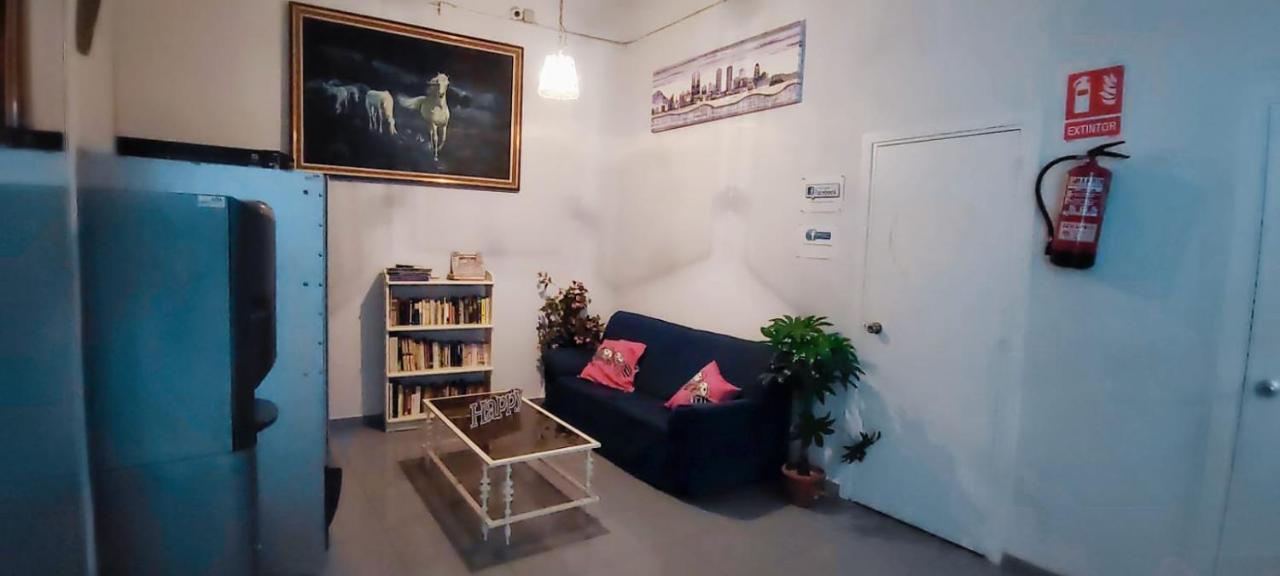 Ella Hostel Boqueria Барселона Экстерьер фото